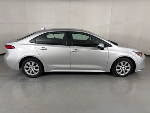 Used 2025 Toyota Corolla LE FWD image 9