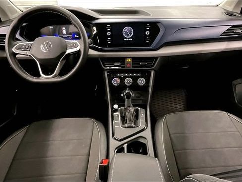 Used 2023 Volkswagen Taos SE w/ Panoramic Sunroof Package FWD image 18