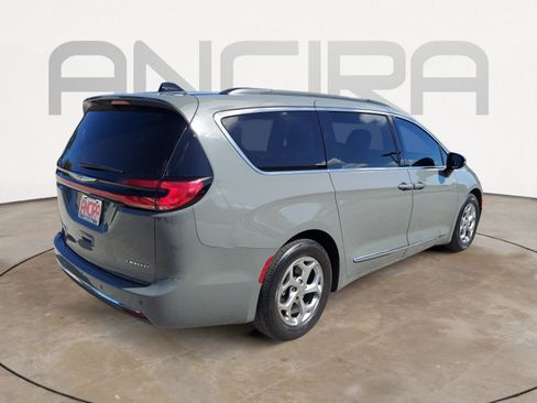 Used 2023 Chrysler Pacifica Limited FWD image 10