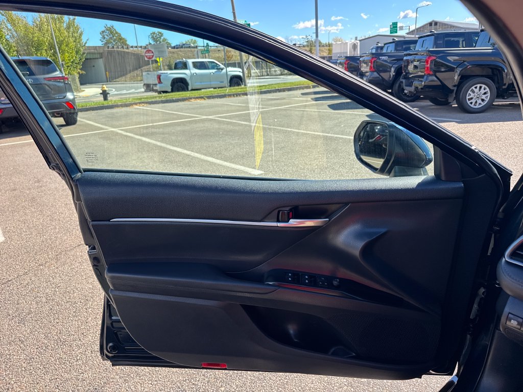 Used 2020 Toyota Camry SE FWD image 30