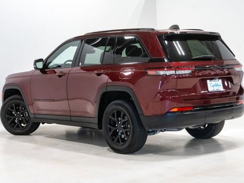 Certified 2024 Jeep Grand Cherokee Altitude AWD/4WD image 25