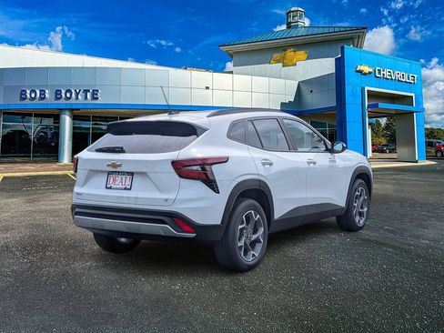 New 2026 Chevrolet Trax LT w/ Sunroof Package FWD image 7