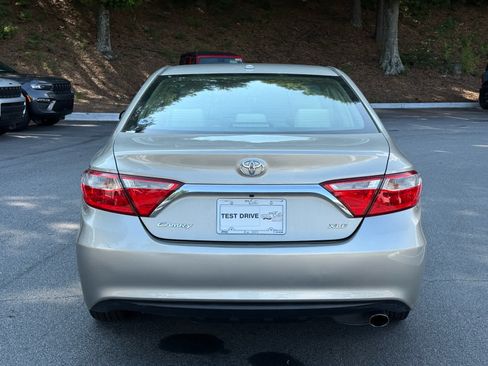 Used 2016 Toyota Camry XLE w/ Moonroof Package FWD image 4