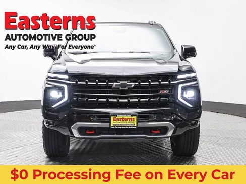 Used 2025 Chevrolet Suburban Z71 AWD/4WD image 2