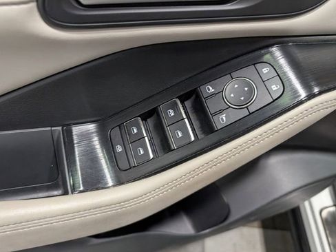 Used 2023 Nissan Rogue SL w/ SL Premium Package image 14