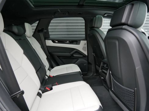New 2026 Porsche Cayenne image 27