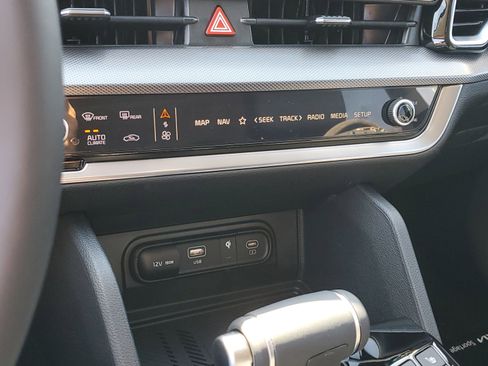 New 2025 Kia Sportage SX image 32