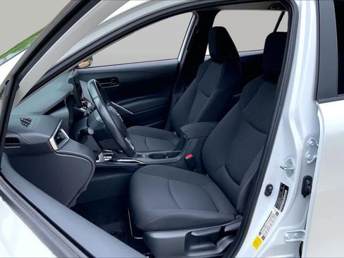 Used 2023 Toyota Corolla Cross LE FWD image 8