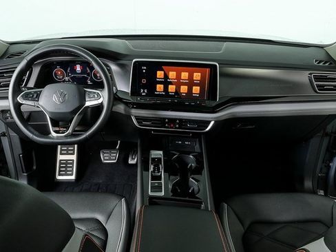 Certified 2025 Volkswagen Atlas Peak Edition SE image 14