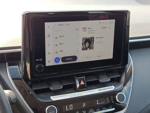 Used 2024 Toyota Corolla LE image 31