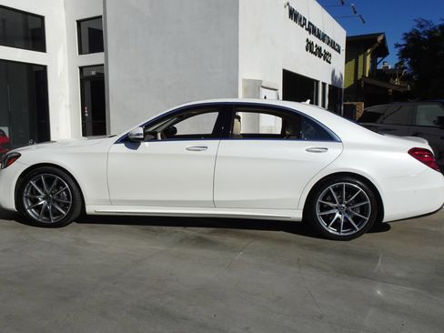 Used 2020 Mercedes-Benz S 450 Sedan w/ AMG Line Exterior image 3