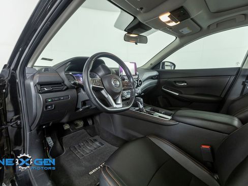 Used 2022 Nissan Sentra SR w/ SR Premium Package FWD image 10