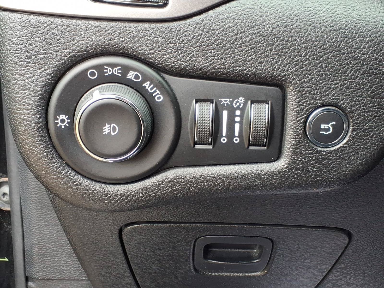 Used 2020 Jeep Cherokee Limited AWD/4WD image 14