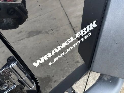 Used 2018 Jeep Wrangler Unlimited Rubicon w/ Cold Weather Group image 10