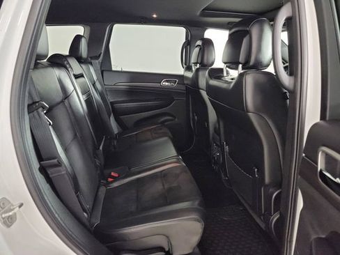 Used 2018 Jeep Grand Cherokee Altitude AWD/4WD image 17