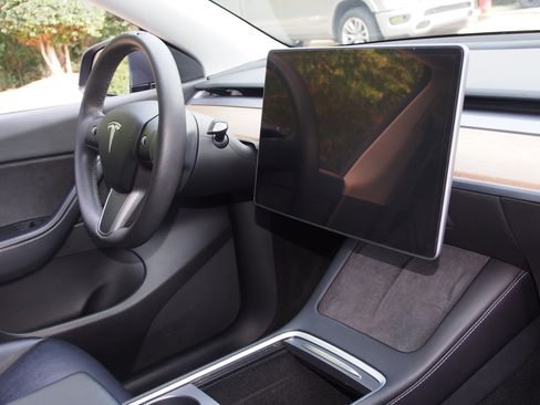 Used 2022 Tesla Model Y Performance AWD/4WD image 10