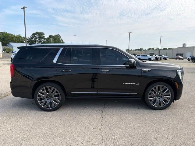Used 2025 GMC Yukon Denali Ultimate AWD/4WD image 6