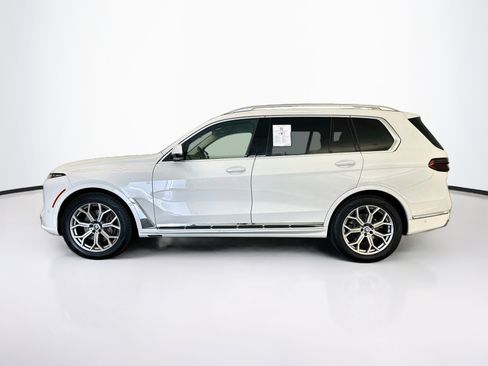 Used 2025 BMW X7 xDrive40i AWD/4WD image 4