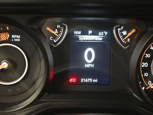 Used 2025 Jeep Wrangler Sport AWD/4WD image 16
