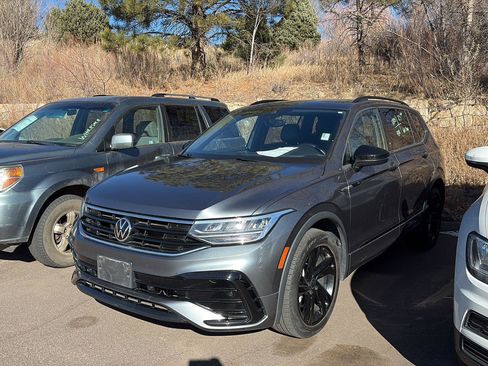 Used 2023 Volkswagen Tiguan SE R-Line image 2