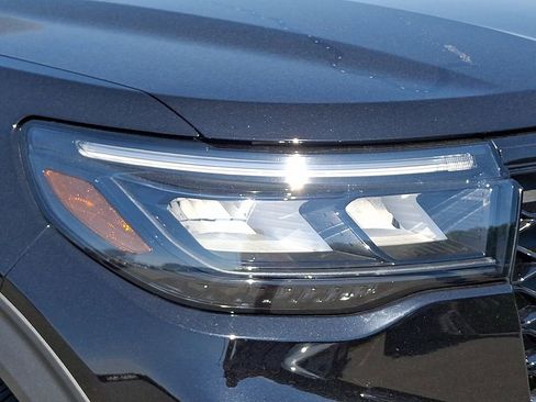 Used 2025 Ford Explorer ST-Line w/ Premium Package AWD/4WD image 9
