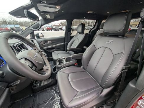 New 2026 Chrysler Pacifica Select w/ S Appearance Package image 14