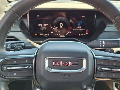 Used 2025 GMC Acadia AT4 w/ Luxury Package AWD/4WD image 16