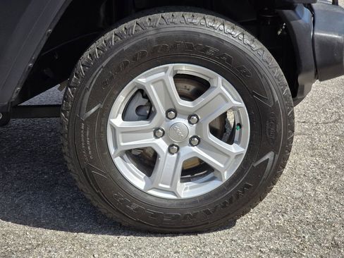 Used 2020 Jeep Wrangler Sport S image 24