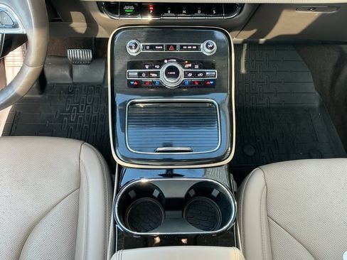 Used 2023 Lincoln Nautilus Reserve AWD/4WD image 18