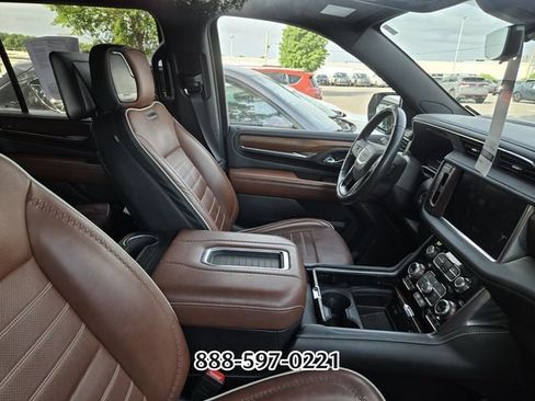 Used 2023 GMC Yukon XL Denali Ultimate w/ LPO, Floor Liner Package AWD/4WD image 9