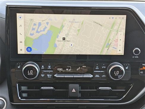 Used 2025 Toyota Highlander XLE image 16