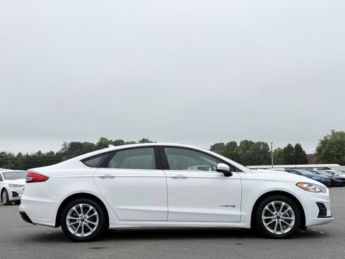 Used 2019 Ford Fusion SE FWD image 5