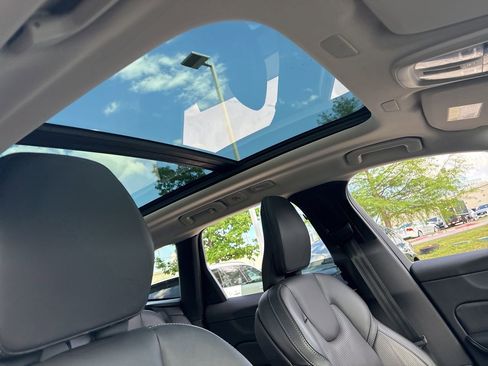 Used 2023 Volvo XC60 B5 Ultimate w/ Protection Package Premier image 15