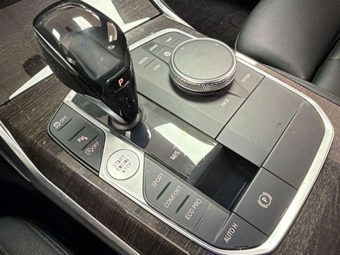 Used 2019 BMW 330i xDrive Sedan w/ Driving Assistance Package image 17