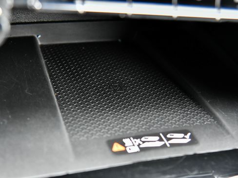 Used 2024 Chevrolet Traverse LT image 34