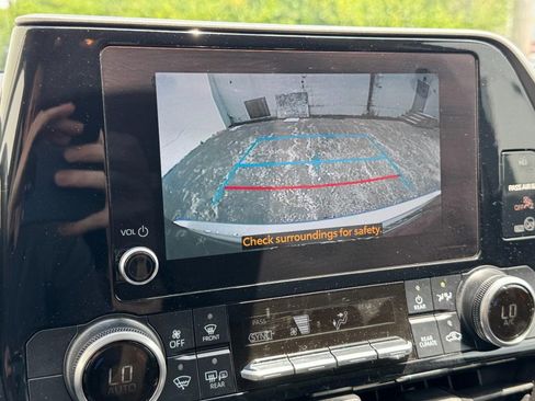 Used 2023 Toyota Highlander FWD image 21