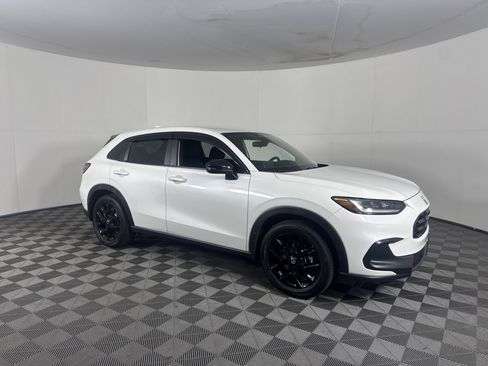 Used 2023 Honda HR-V Sport image 2