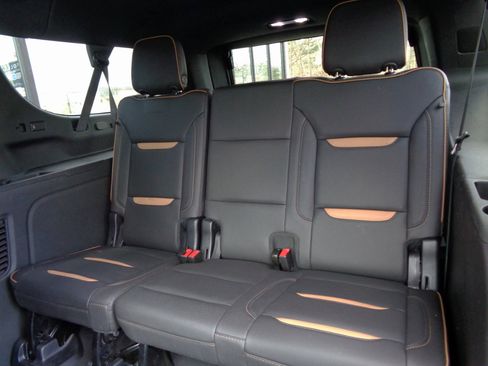 Used 2023 GMC Yukon XL AT4 w/ Technology Package image 18