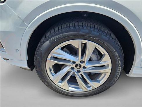 Used 2023 Audi Q7 3.0T Premium Plus w/ Premium Plus Package AWD/4WD image 23