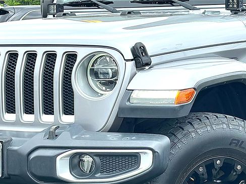 Used 2018 Jeep Wrangler Unlimited Sahara AWD/4WD image 4