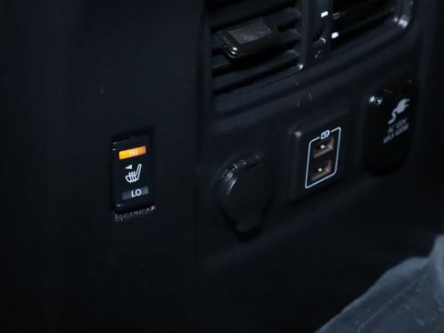 Used 2023 Nissan Titan PRO-4X w/ Pro-4x Convenience Package AWD/4WD image 14