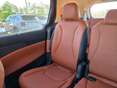 New 2026 Kia Carnival EX image 12