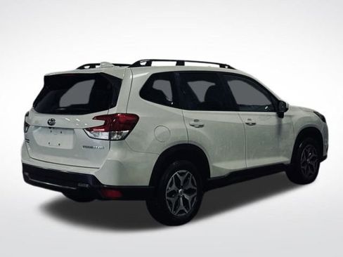 Used 2022 Subaru Forester Premium image 6
