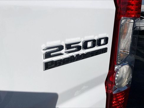 Used 2025 RAM ProMaster 2500 w/ Convenience Group image 9