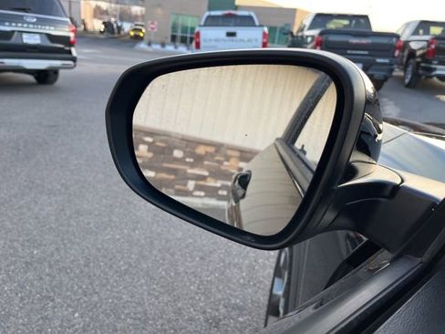 Used 2025 Chevrolet Trax LT w/ LT Convenience Package image 23