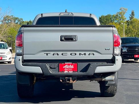 Used 2020 Toyota Tacoma TRD Off-Road image 6