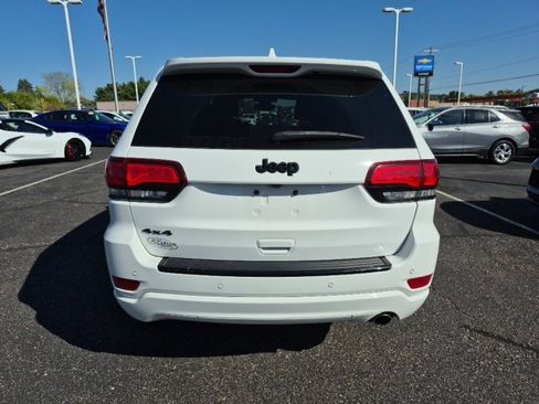 Used 2018 Jeep Grand Cherokee Altitude image 10