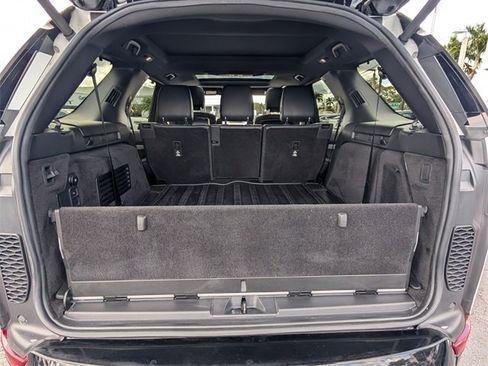 Used 2020 Land Rover Discovery Landmark image 9