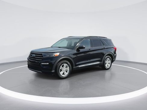Used 2021 Ford Explorer XLT w/ Equipment Group 202A RWD image 4