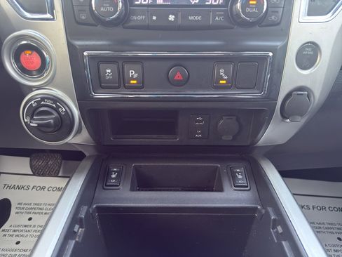 Used 2017 Nissan Titan SV image 15